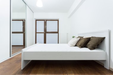 Beyaz ve kahverengi tasarım