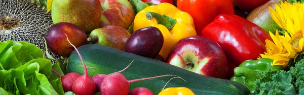 Owoce i warzywa zmieszane razem — Zdjęcie stockowe