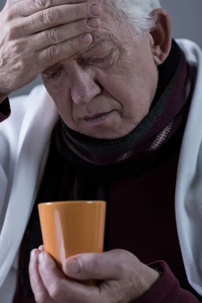 Mann mit Temperatur — Stockfoto