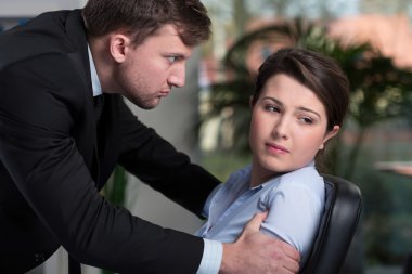 Kadın ofiste sorunları var