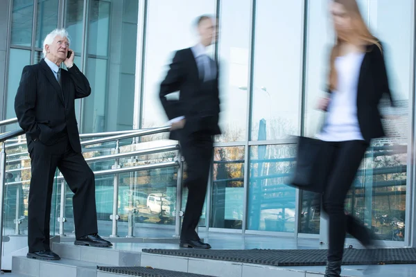 Daily life outside the business centre — Stock Photo, Image