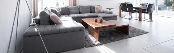 Narożnik sofa w salonie — Zdjęcie stockowe