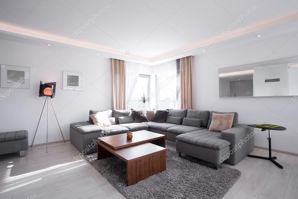 Designad inredning med moderna möbler — stockfotografi ...