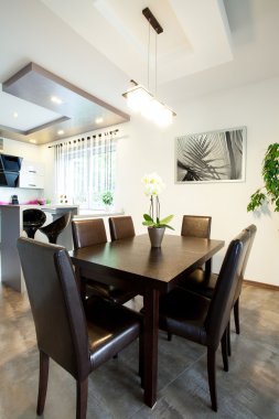 Alan modern evde yemek