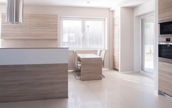 Bright wooden kitchen — Stock Photo, Image