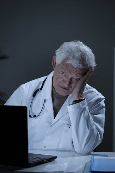 Depressed practitioner working in office — Stock Photo, Image