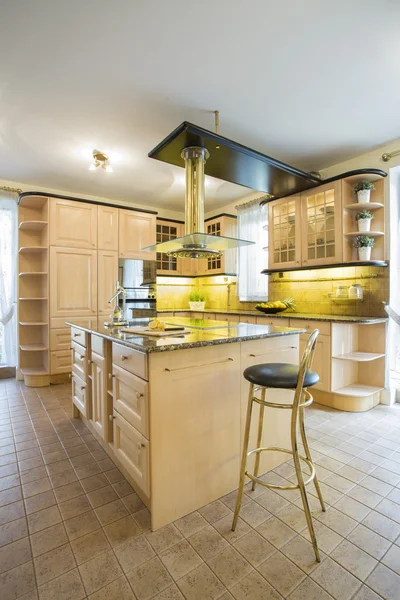 Keuken met marmeren vloer — Stockfoto