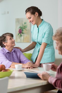Yaşlı bakım hemşire