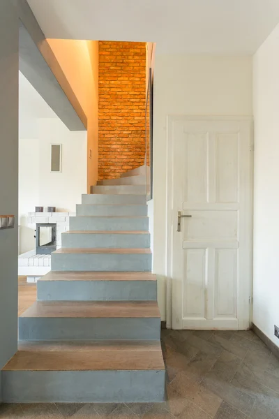 Escalera en casa unifamiliar contemporánea —  Fotos de Stock