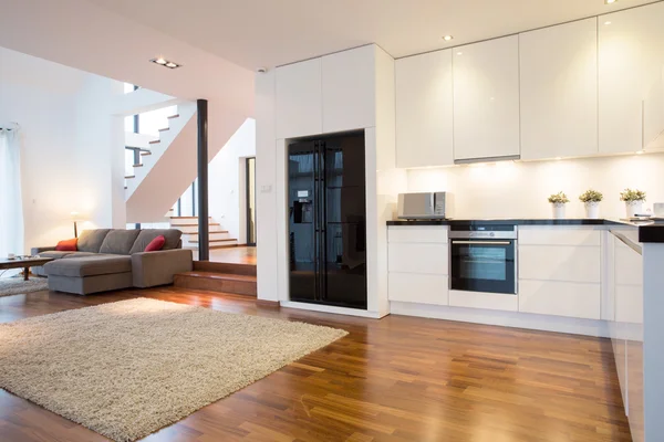 Kitchen with living room Royalty Free Stock Photos