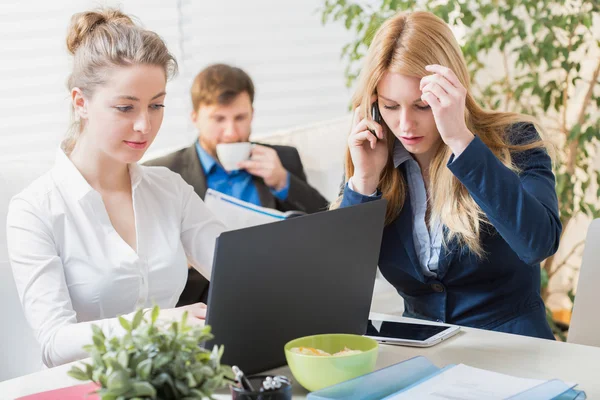 Women and man in office — Stock Photo, Image