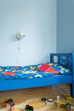 Çocuk için mavi yatak odası
