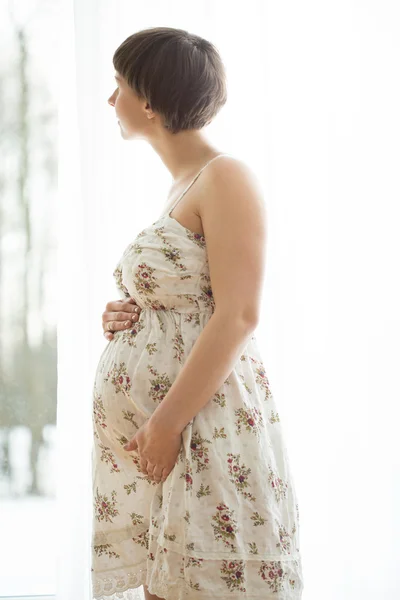 Pregnant woman wearing summer dress — Stock Photo, Image