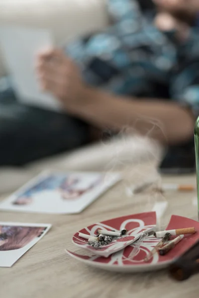 Asbak dengan rokok — Stok Foto