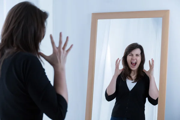 Vrouw haar emoties tonen — Stockfoto