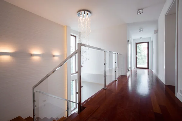 Corridoio luminoso in residenza di lusso — Foto Stock