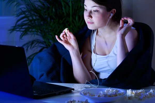 Girl chatting with friends — Stock Photo, Image