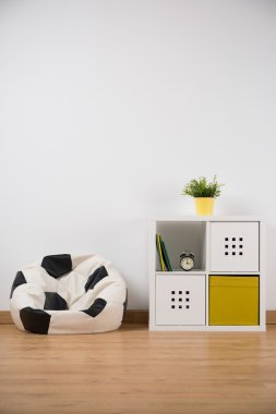 Top şekli kanepe çocuğun odasında