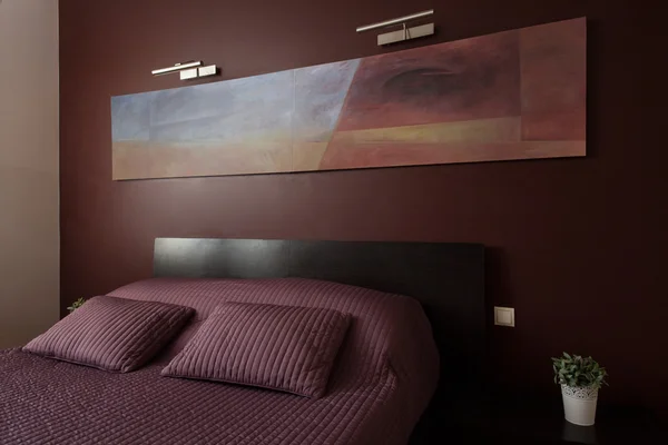 Camera da letto di lusso con arte moderna — Foto Stock