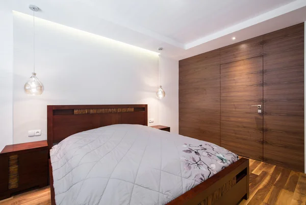 Camera da letto accogliente in legno — Foto Stock