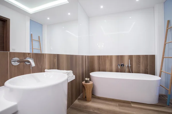 Wooden panel in luxury bathroom — Stock Photo, Image