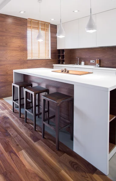 Elegante interior de cocina de madera — Foto de Stock