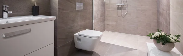 Interior del baño beige — Foto de Stock