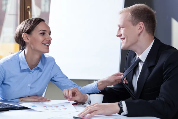 Flirting with colleague — Stock Photo, Image