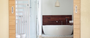Serbest duran küvetli banyo