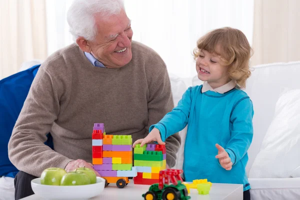 Playing with building blocks — Stock Photo, Image