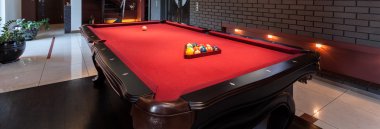 Kırmızı Bilardo masası