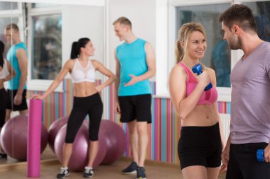 Kişisel eğitmen ile flört