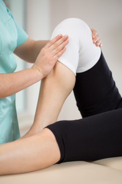 Diz yaralanması sonra hasta