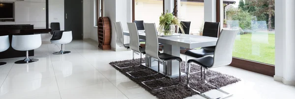 Dining room connected with the kitchen — Stock Photo, Image