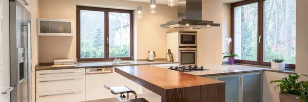 Bright, modern kitchen — Stock Photo, Image