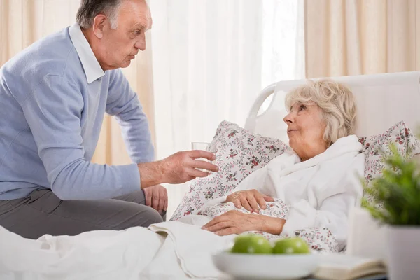 Husband caring about ill wife — Stock Photo, Image