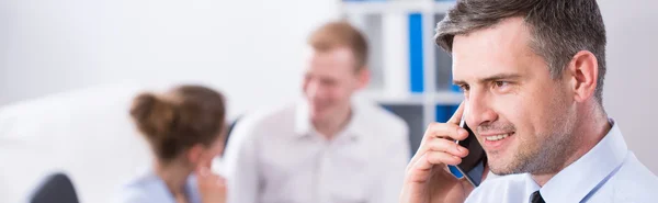 Manager talking on the phone — Stock Photo, Image