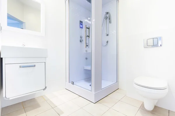 Modern fürdőszoba zuhanyzóval — Stock Fotó