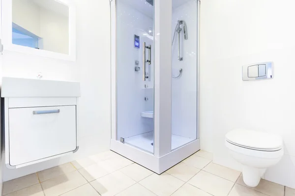 Moderno baño con ducha — Foto de Stock