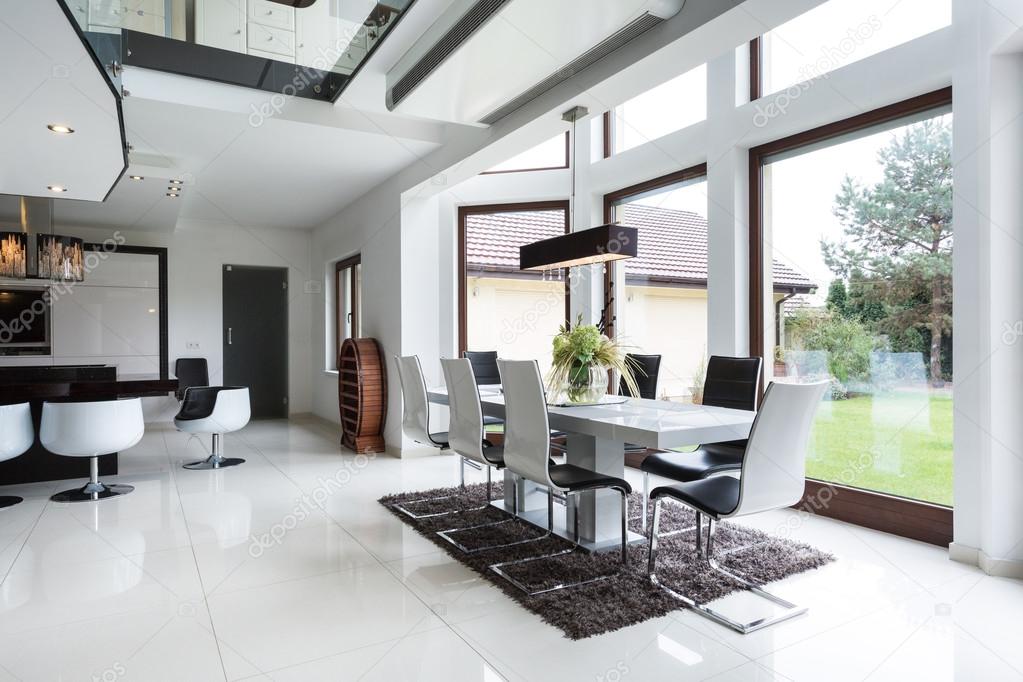 Dining room connected to the kitchen 