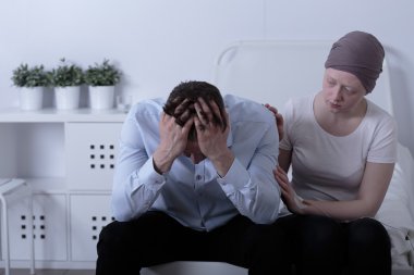 Kanser kapılmış kızı babası destekleyen