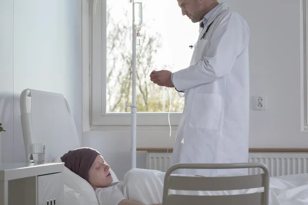 Doctor taking care of patient — Stock Photo, Image