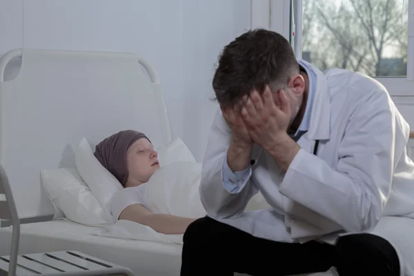 Терміново хворий пацієнт на рак — стокове фото