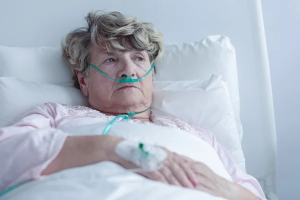 Female senior with nasal cannula — Stock Photo, Image