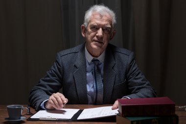 Zarif yaşlı adam