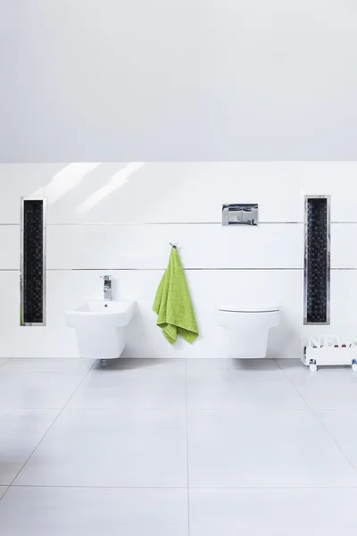 Einfache weiße Toilette — Stockfoto