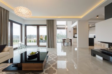 Pahalı oturma odası