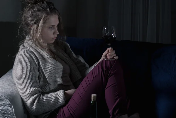 Abandoned woman drinking wine alone — Stock Photo, Image