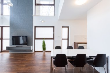 Yemek odası oturma odası ile bağlı 