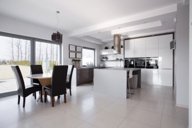 Yemek salonu ile mutfak